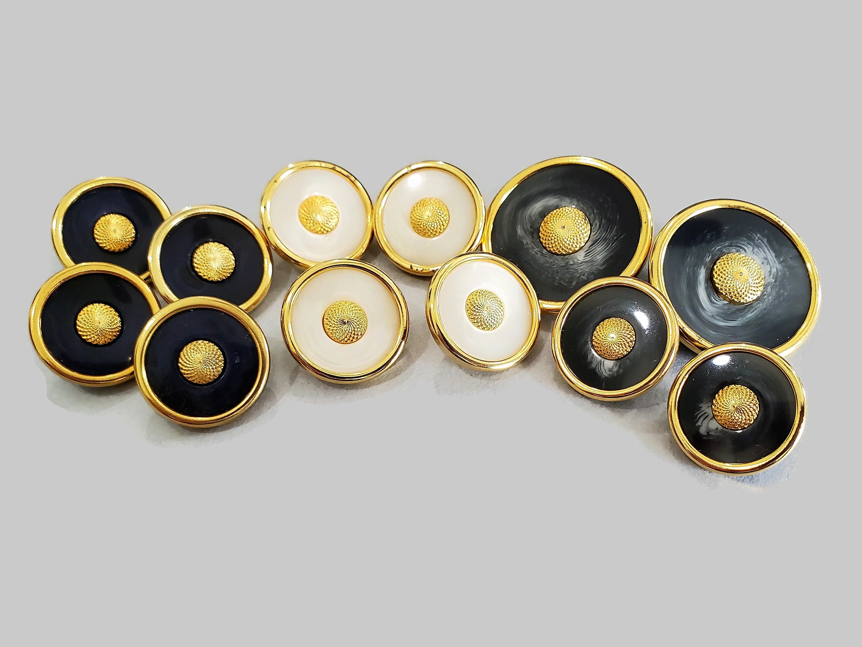 Vintage Coat Buttons in Mixed Sizes and Colors 28 Piece Bulk Etsy