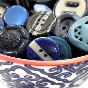 50 Vintage Buttons in Shades of Blue, Grab Bag Lot of 1940s-1980s Sewing Buttons for Knitting Sweaters, Mixed Media Embellishments