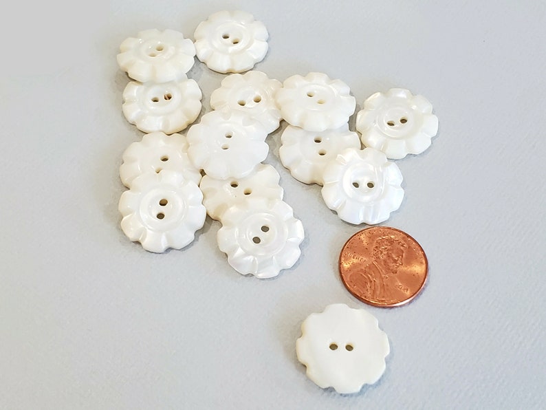 Carved Mother of Pearl Vintage Flower Buttons in White or Fawn, Natural Shell for Sewing, Knitting Sweaters, Jewelry Beads, Embellishements White