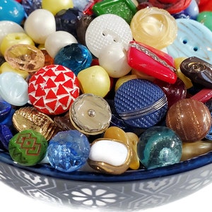 Kleine grabbeltas met vintage glazen knopen Veel keuze in hoeveelheid voor naaien en breien van babytruien