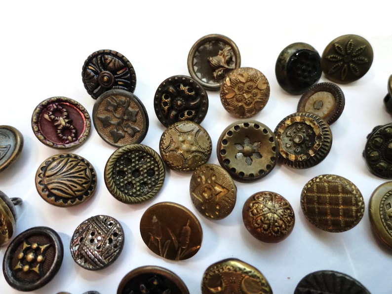 Antique Victorian Metal Button Grab Bag Lot, Quantity Choices, Vintage 1800s From Our Stash for Sewing, Knitting, Cosplay image 4