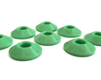 1940s Vintage Buttons in Cheerful Spring Green for Retro Sewing and Knitting, 7/8 inch 22mm, 8 Pieces
