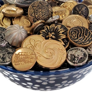 Vintage Metal Buttons Grab Bag Lot, Quantity Choice, Mixed Sewing Buttons for Craft, Jewelry, Steampunk Cosply