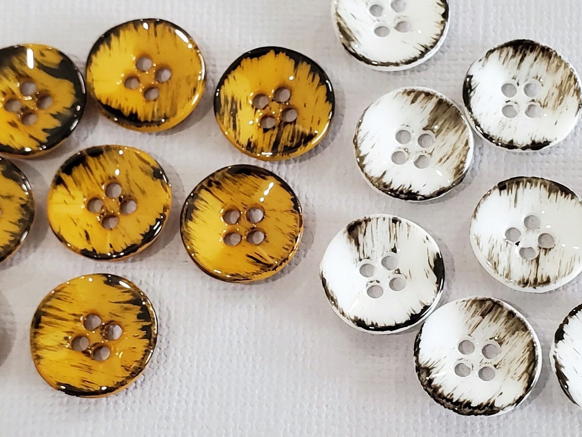 Vintage Plastic Shirt Buttons in Black and White, 8 Pieces 5/8 inch Sewing Buttons for Knitting and Retro Fashion