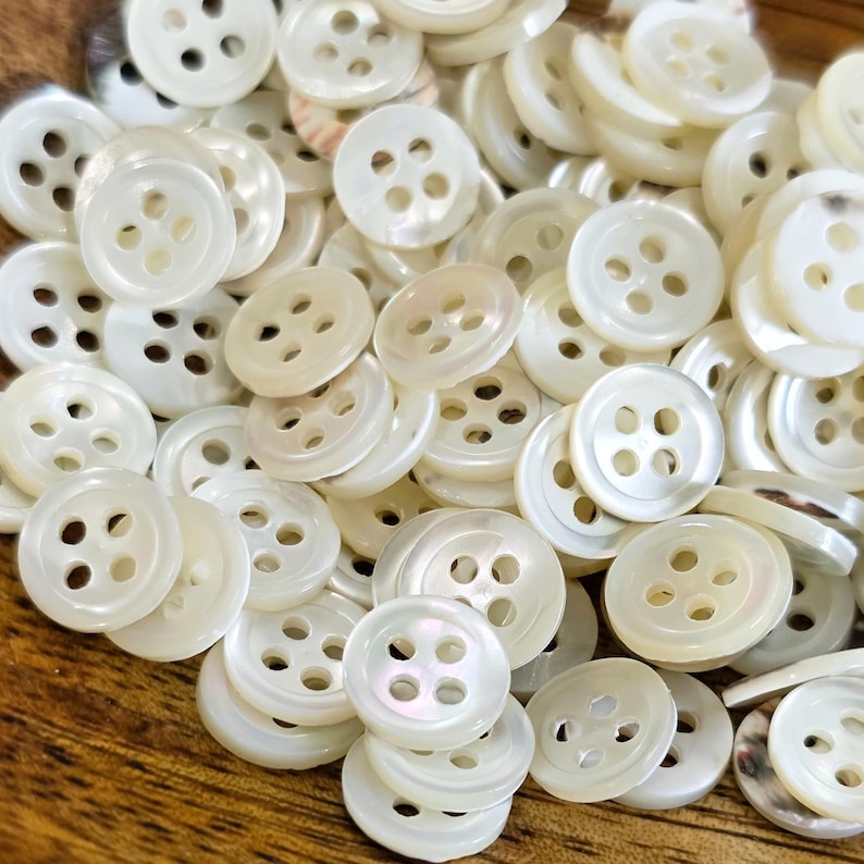 Vintage-Hemdknöpfe aus Perlmutt: 3/8 Zoll (ca. 9,5 mm) Näh- und Strickzubehör Bild 1
