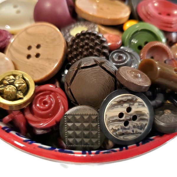 50 Vintage Buttons in Warm Autumn Colors, Grab Bag Lot of 1950s-1990s Sewing Buttons for Knitting Sweaters, Mixed Media Embellishments