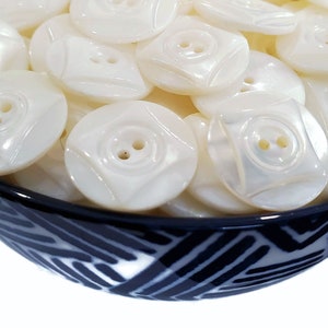 Vintage Mother of Pearl Buttons: Carved Shell Buttons (19mm)