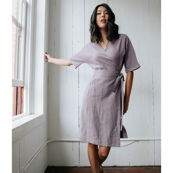 Robe portefeuille confortable avec poches, jupe A Line, manches courtes, linge 100% lavé, robe lilas lavande, fabriquée sur commande, faite à la main au Canada