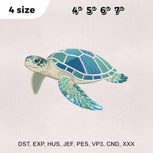 Puede incluir: Un diseño bordado de tortuga marina en tonos azules y verdes, con un patrón geométrico en su caparazón. El diseño está disponible en 4 tamaños, que van desde 10.16 cm hasta 17.78 cm. La imagen incluye los formatos de archivo DST, EXP, HUS, JEF, PES, VP3, CND y XXX.