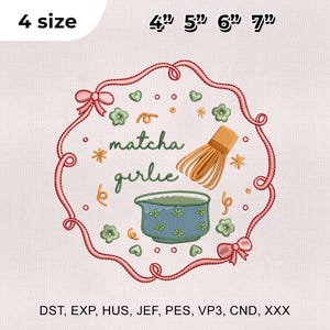 Puede incluir: Diseño bordado con el texto "matcha girlie" en escritura verde, rodeado por un marco rosa con lazos y detalles florales. Incluye un cuenco de matcha, un batidor y tamaños de 10.16cm a 17.78cm.