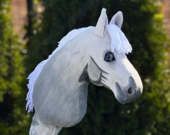 Caballo de juguete de peluche hecho a mano: Caballo de palo ecuestre gris con cabestro