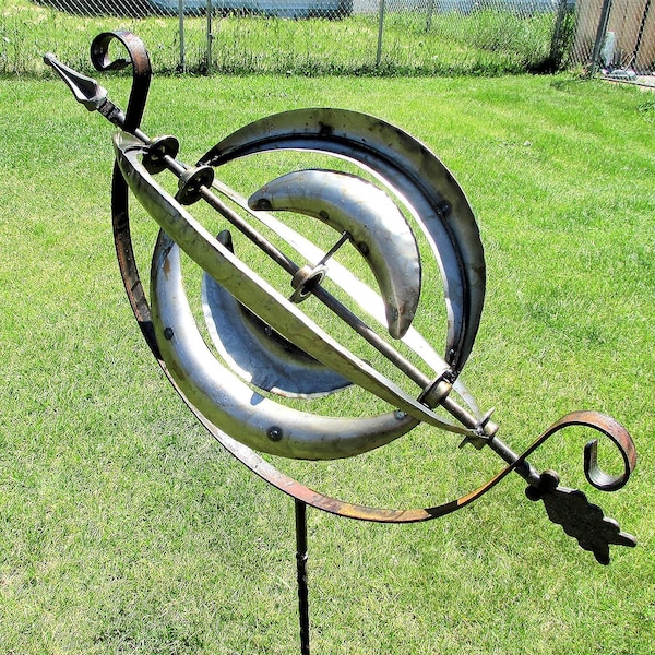 Heavy Duty Globe Weather Vane Style Metal Welded Yard Stake Wind Spinner Yard Garden Decor