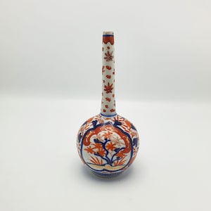 Nice Small Antique Japanese Imari Long-Neck Vase – circa 1900 – Asian Porcelain Decor