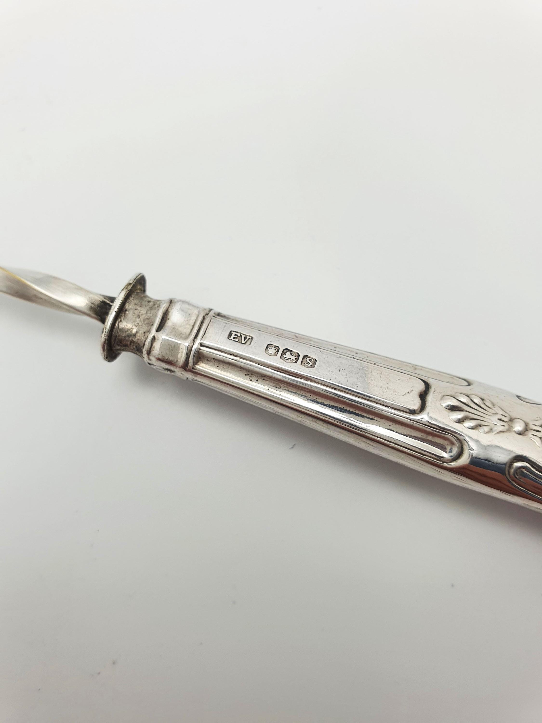 ヴィンテージのシルバーハンドル付きキャンドルスナッファー