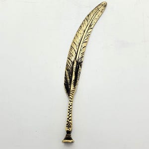 Abrecartas belga de latón con pluma y garra, herramienta de escritorio vintage, c. 1925