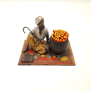 Antico accenditore di fiammiferi in Spelter mediorientale, 1920, portafiammiferi vintage
