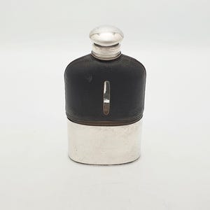 Knappe antieke Edwardiaans verzilverde en leren heupfles – circa 1905