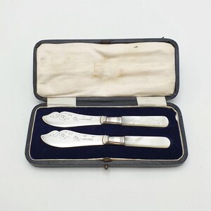 Pretty Pair of Antique Butter Spreaders with Mother-of-Pearl Handles – circa 1900