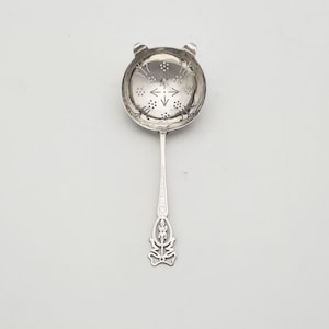 Vintage Sterling Silver Tea Strainer 1944 – Pierced Silver Tea Infuser with Bow Finial – Collectible English Silver Strainer