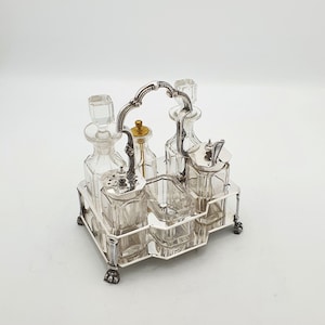 Juego antiguo de aceiteras y vinagreras de plata de Mappin Brothers, modelo Bachelor, circa 1880.