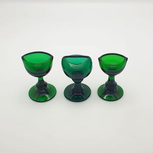 Antyczne szklane kąpiele oczne Bristol Green Glass: wiktoriańskie przedmioty kolekcjonerskie z zakresu medycyny, zestaw 3 szt.