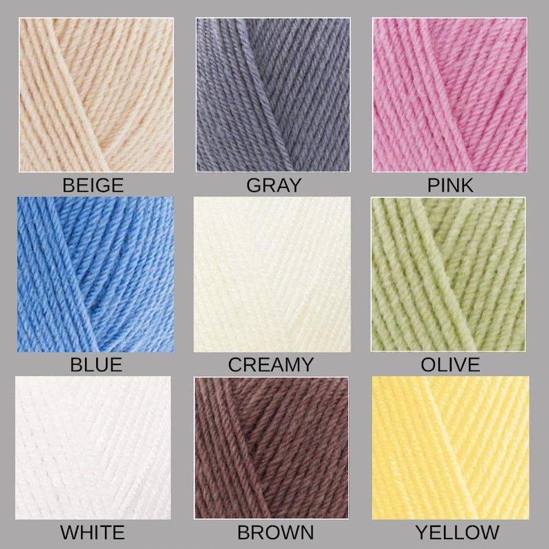 Puede incluir: Nueve madejas de hilo en varios colores, incluyendo beige, gris, rosa, azul, crema, oliva, blanco, marr&oacute;n y amarillo. Cada madeja est&aacute; etiquetada con su nombre de color respectivo.
