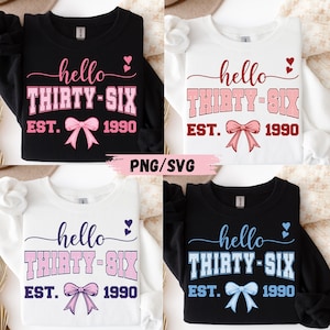 Może przedstawiać: Cztery bluzy w kolorze czarnym i białym, każda z napisem "hello THIRTY-SIX EST. 1990". Tekst i grafika kokardy są w odcieniach różu i niebieskiego. Obraz zawiera również tekst "PNG/SVG".