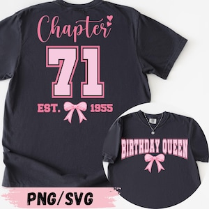 Puede incluir: Camiseta azul marino oscuro con texto y gráficos rosas. La camiseta presenta las palabras "Chapter 71" y "Birthday Queen", junto con el año "1955" y un gráfico de lazo rosa. La parte inferior de la imagen dice "PNG/SVG".