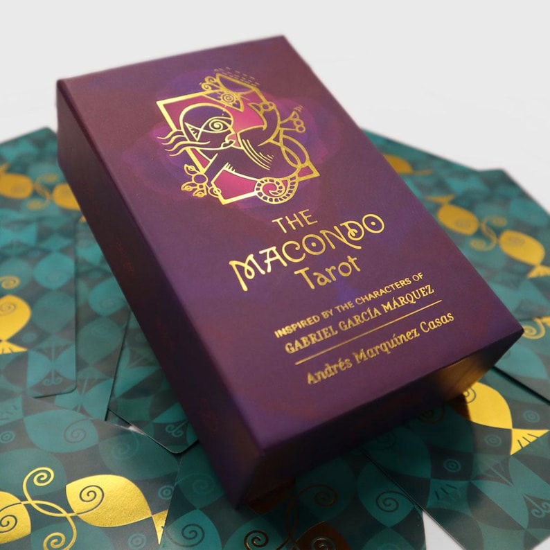 This unique Tarot combines the rich symbolism of Tarot classic cards and the magical world of Gabriel García Márquez and his characters. 
An exclusive edition of 80 cards with golden foil details. Explanatory booklet. Packaged in a beautiful hardbox.