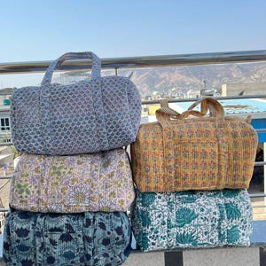 Grand sac de voyage de week-end en coton pour femme Sac de voyage en tissu matelassé fait main Sacs de voyage imprimés en bloc