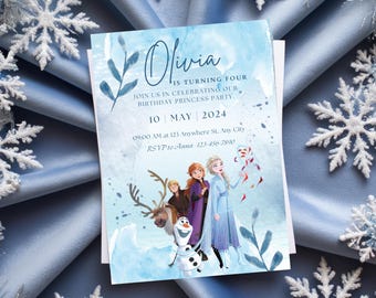 Puede incluir: Una tarjeta de invitación azul y blanca con un fondo de acuarela. La tarjeta presenta un tema de Frozen con personajes de la película, incluyendo Elsa, Anna y Olaf. El texto en la tarjeta dice "Olivia cumple cuatro años, únase a nosotros para celebrar nuestra fiesta de princesa de cumpleaños, 10 de mayo de 2024, a las 9:00 AM en 123 Anywhere St., Any City, RSVP a Anna 123-456-7890".