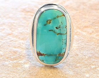Anillo de sello con turquesa Kingman de Arizona y plata 925. La turquesa mide 2,5 cm x 1,5 cm.
