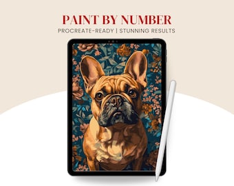 Op de afbeelding: Digitaal schilderij van een Franse Bulldog op een tablet. De hond is bruin en bruin met een donkere snuit, tegen een bloemenachtergrond. De tekst "PAINT BY NUMBER" en "PROCREATE-READY | STUNNING RESULTS" wordt weergegeven. Een witte stylus ligt ernaast.