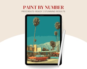 Op de afbeelding: Een tablet met een digitale schilderen-op-nummer illustratie van een retro motel met een rode auto, palmbomen en bergen onder een blauwgroene lucht. De tekst luidt PAINT BY NUMBER PROCREATE-READY | STUNNING RESULTS. Een witte stylus ligt ernaast.