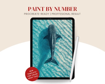 Op de afbeelding: Een tablet met een digitaal schilderen-op-nummer sjabloon van een walvishaai in turquoise water. Het scherm toont de tekst PAINT BY NUMBER, PROCREATE-READY | PROFFESIONAL RESULT en een rode cirkelvormige badge met NEW TEMPLATE! FOR COLOR DROP TOOL.