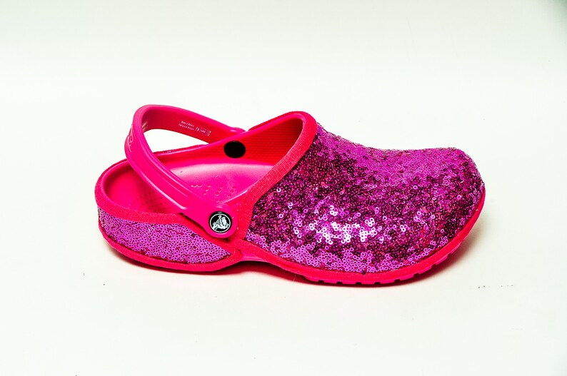 womens fuchsia crocs