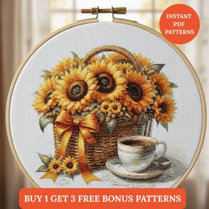 Könnte beinhalten: Kreuzstich-Stickerei von Sonnenblumen in einem Korb mit Schleife, einer Teetasse und dem Text "Instant PDF Patterns" und "Buy 1 Get 3 Free Bonus Patterns" auf weißem Hintergrund, gerahmt in einem Holzreifen.