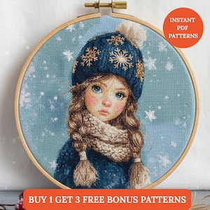 Op de afbeelding: Kruissteekpatroon van een jong meisje met een blauwe wintermuts met sneeuwvlokontwerpen en een bijpassende sjaal. De afbeelding is geplaatst in een houten borduurring. De tekst luidt "Instant PDF Patterns" en "BUY 1 GET 3 FREE BONUS PATTERNS."
