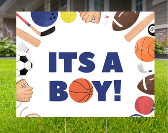 Może przedstawiać: Biały znak z napisem "It's a Boy!" w niebieskich literach. Znak jest ozdobiony różnymi sprzętami sportowymi, w tym piłką baseballową, piłką do koszykówki, piłką nożną, kijem hokejowym i kijem golfowym. Tło to zielona trawa.