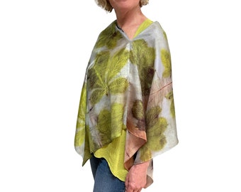 Poncho in seta con stampa ecologica: motivo botanico color castagna, taglia unica