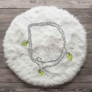 necklace with 3x leaf pendants