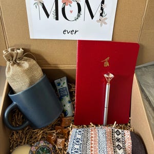 luxury Mom gift box set-Perfect Mother’s Day of Birthday gift set-Thoughtful essentials gift box set for her-Hug in a box-Hygge Gift Box