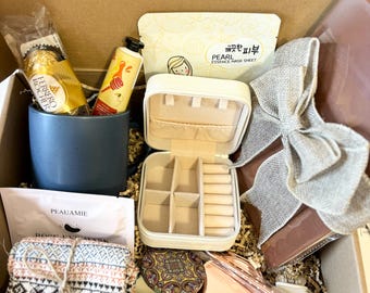 Sending a Hug Gift Box Birthday Gift Basket for Her Women Self care Gift Box Cozy Care Package Thank you Gift Anniversary Gift Get Well Soon