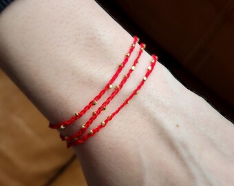 Rött snörearmband: Guldpärla, Boho vänskapssmycken