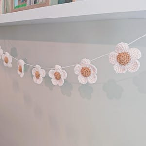 Birthday decoration Crochet Daisy Garland – Boho Flower Bunting Wall Hanging Daisy Bedroom Decor, Daisy Garland,Children's room decoration