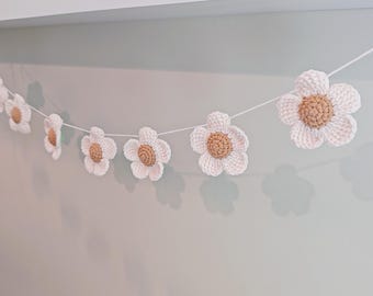 Gehäkelte Gänseblümchen-Girlande - Boho Blumengirlande, Wandbehang Gänseblümchen-Girlande, Kinderzimmer-Dekoration