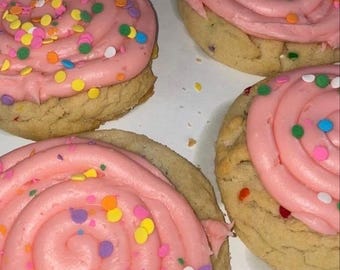 Crumbly pink frosted confetti sugar cookies | Freshly homemade baked cookies