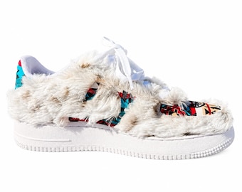 Gepersonaliseerde Air Force 1 sneakers van imitatiebont | Handgemaakte schoenen van tribale stof | Comfortabele, gepersonaliseerde wintersneakers | Uniek cadeau | Gepersonaliseerde Nike schoenen