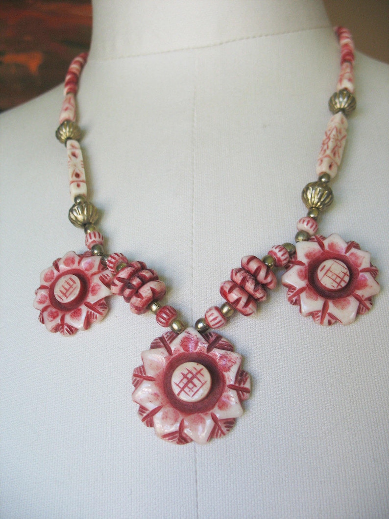 Carved Flower Necklace Burgundy Cream Brass Vintage 1980s