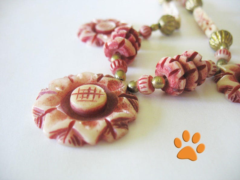 Carved Flower Necklace Burgundy Cream Brass Vintage 1980s